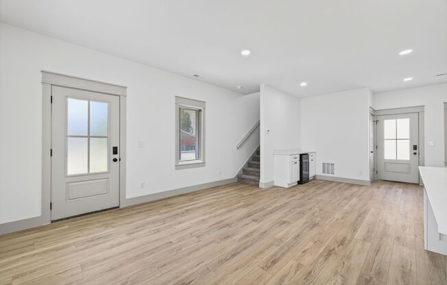 ***August 2025*** Brand New Luxury Build! 4 Bed, 4 Bath Townhome!