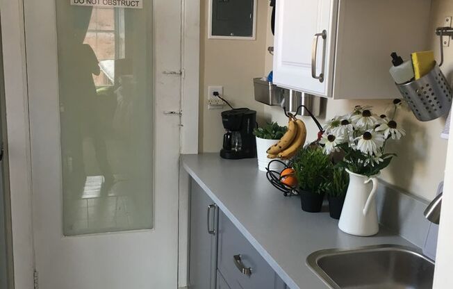 Studio, 1 bath, 500 sqft, $1,100, Unit H