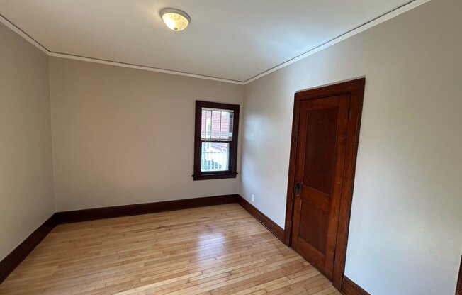 1933 N CAMBRIDGE AVE