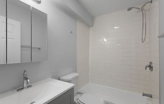 2 beds, 1.5 baths, 897 sqft, $2,100, Unit 202