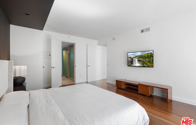 2 beds, 2 baths, 1,500 sqft, $5,500, Unit 7K