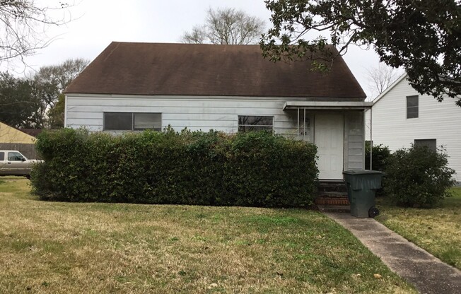**Move-In Special! $200 off 1st Mo.** 495 Iowa Ave., Beaumont, TX 77705