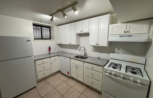 3 beds, 1 bath, 810 sqft, $1,690, Unit 732 S. Millvale Ave. #C2