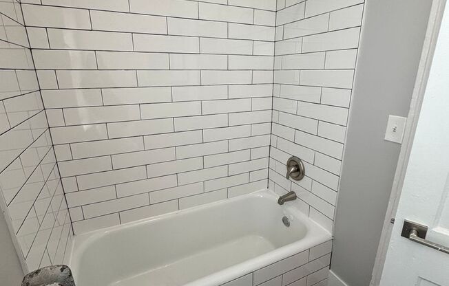 3 beds, 2 baths, 1,235 sqft, $2,595, Unit 617-1A