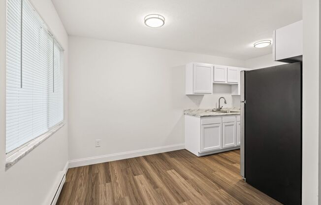 3 beds, 2 baths, 995 sqft, $1,300, Unit 2145-06