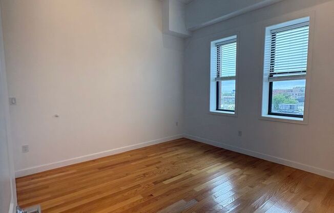 2 beds, 1 bath, 9,999 sqft, $2,250, Unit 64-403
