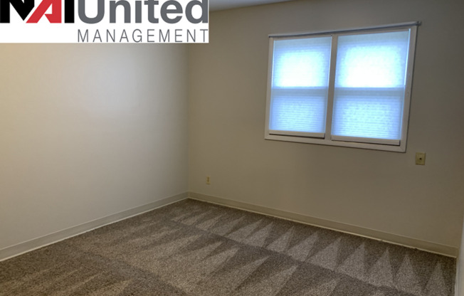 2 beds, 1 bath, $1,000, Unit Apt B