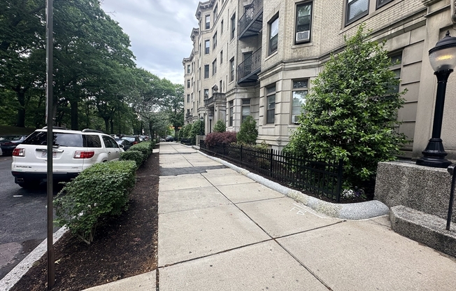 2 beds, 1 bath, 585 sqft, $3,200, Unit 124
