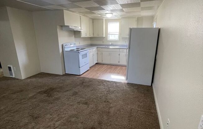 2 beds, 1 bath, $1,155, Unit 747.5