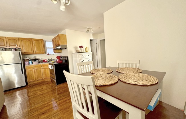 2 beds, 1 bath, $2,000, Unit 1