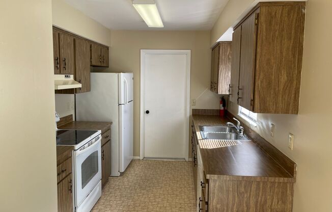 351 Hidden Lake Dr. Fantastic 3 bedroom, 2 bathroom single family home.