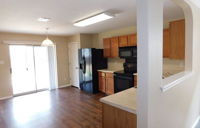 Beautiful 5 bedroom home w/ 2 primary suites