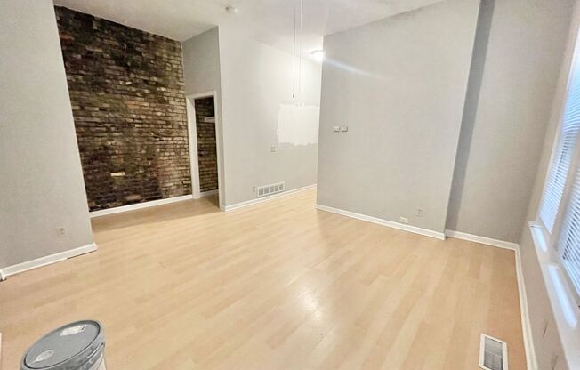 Studio, 1 bath, $850, Unit 1728-02