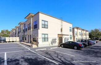 Buckingham Square Apartments - North Campus