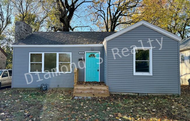 Gorgeous 2 bedroom, 1 bath home in a great Springfield Neighborhood!