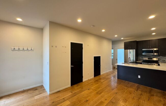 Modern 2018 Townhome with Rooftop Deck Near Green Lake – Prime North Seattle Location!