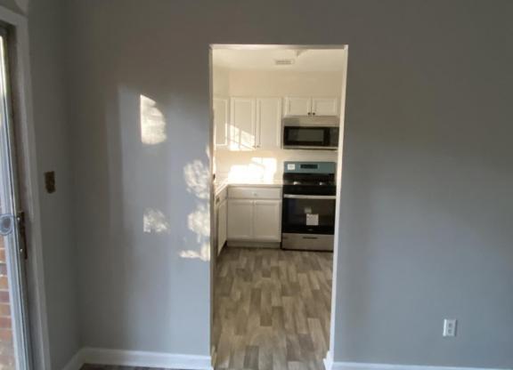 2 beds, 2 baths, 1,300 sqft, $1,350
