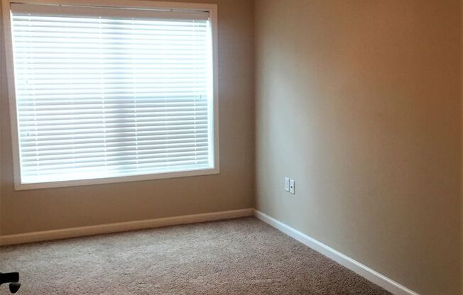 1 bed, 1 bath, 687 sqft, $775, Unit O09