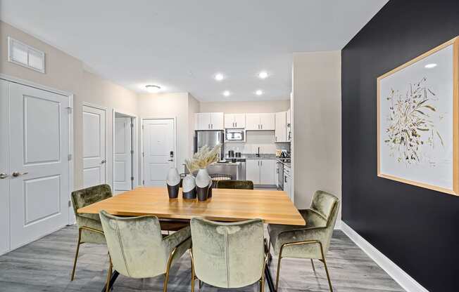 Luxury Apartments Minutes from Raleigh & White Oak Shopping