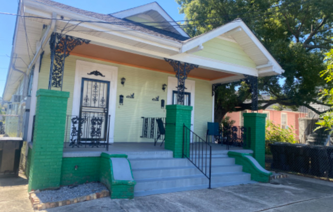 1910 N DORGENOIS ST