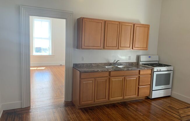 1 bed, 1 bath, $895, Unit Apt 1