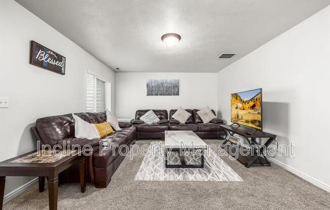 7623 S YELLOWWOOD LN