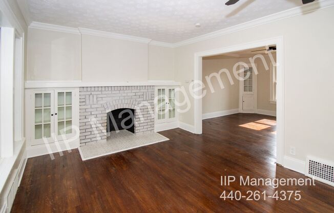 2127 ROSSMOOR RD
