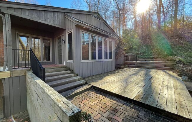 Glenview Hills HUGE 3 Bedroom 2.5 Bath Home with Privacy