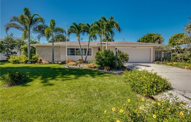 Newly Renovated 3/2 Single Family Home with Garage!