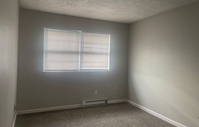 2 beds, 1 bath, $700, Unit Apt. 5