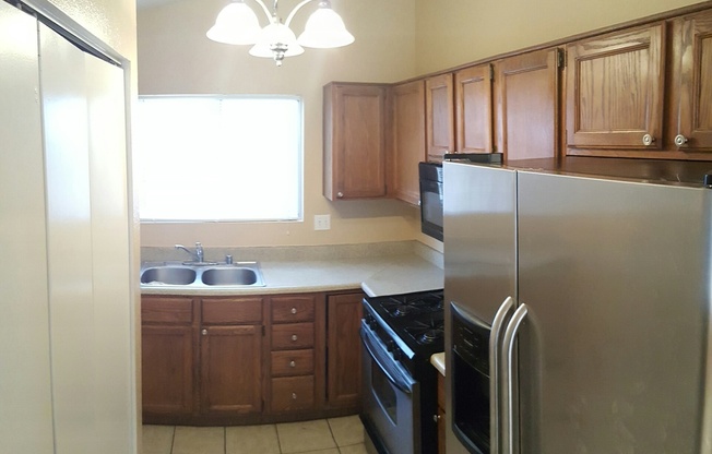 Beautiful single story- 3Bed/2Bath home located in Henderson