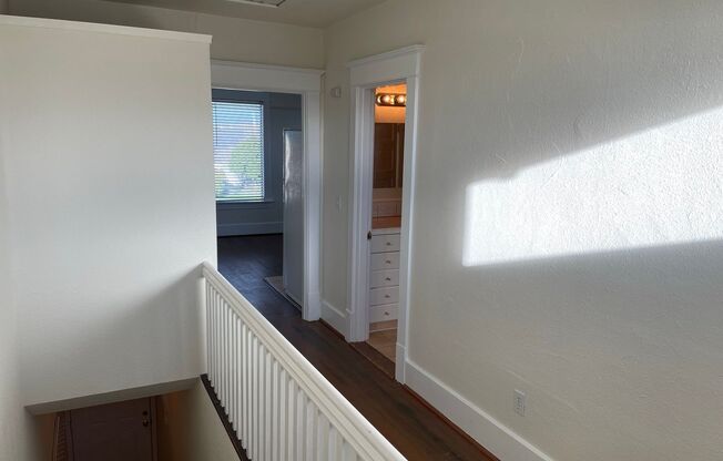 8th Street, 1109 & 1111