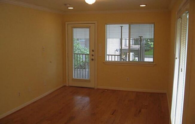 2 Bedroom, 2 Bath Apartment in Munger Place!
