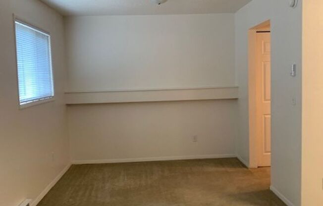 Studio, 1 bath, 350 sqft, $1,025, Unit 105