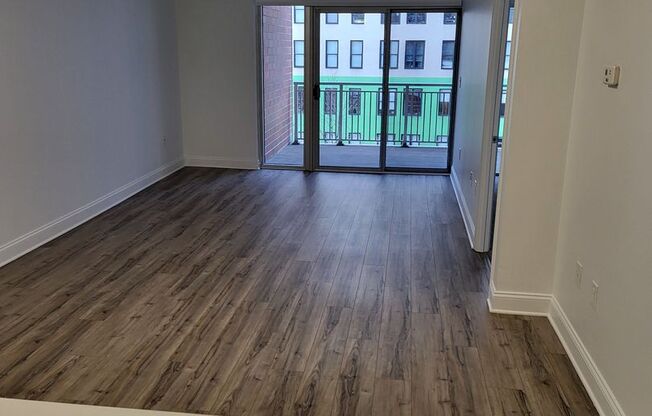 1 bed, 1 bath, 993 sqft, $2,100, Unit 908