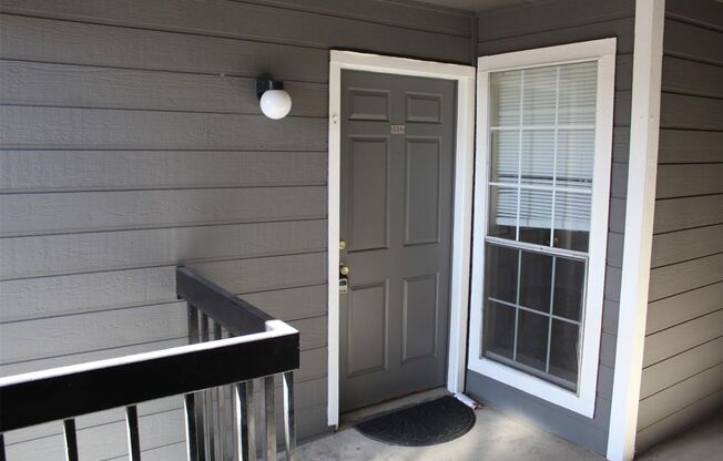 Cozy 2 bedroom Condo in Far North Dallas with a pool view!