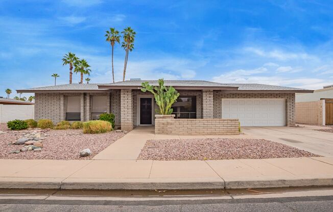 4 BEDROOM MESA HOME WITH POOL IN DOBSON RANCH!
