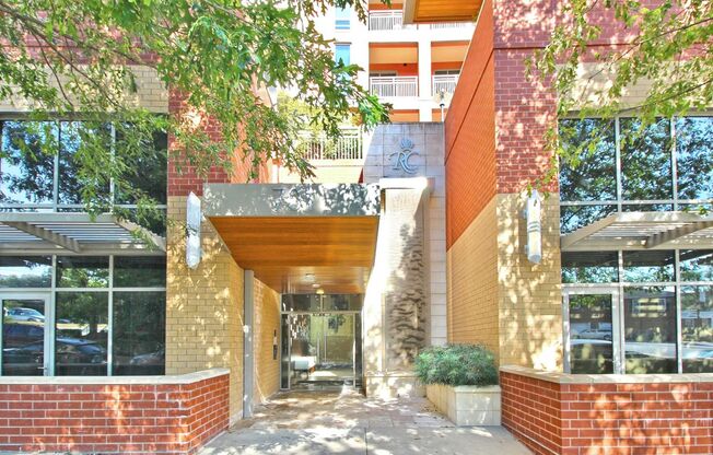 Spectacular 7th floor corner unit condo in Royal Court!