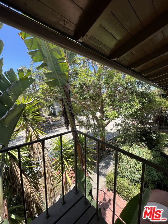 476 LANDFAIR AVE