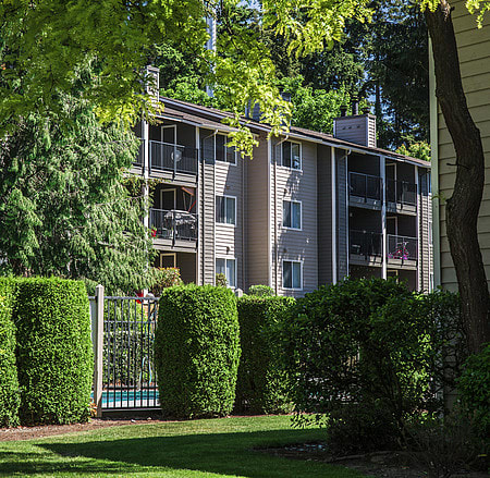 Welcome to Bay Club Apartments