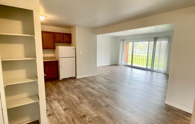 2 beds, 1 bath, 1,000 sqft, $1,295, Unit #32