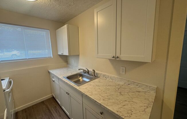 1 bed, 1 bath, $870, Unit Unit 2