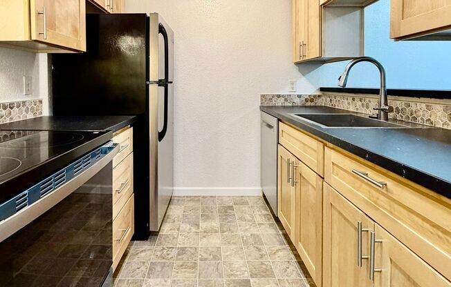 2 Bed 1 Bath Redmond Education Hill neighborhood Condo $1945 per/mo