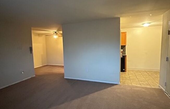 1 bed, 1 bath, 734 sqft, $1,350, Unit K09