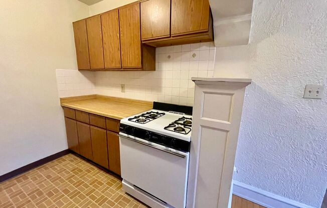 Studio, 1 bath, $850, Unit 204