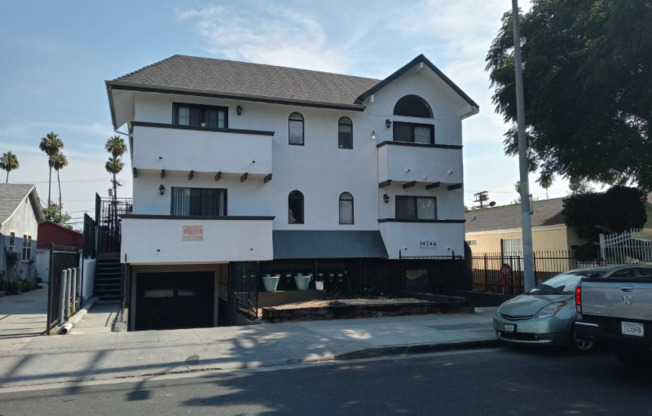 14746 Delano St Apt 1