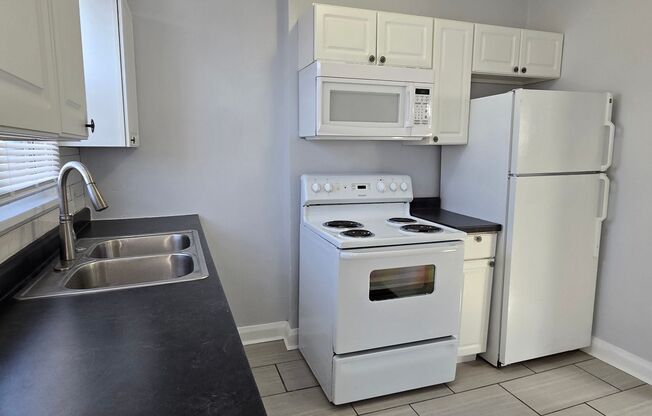 2 beds, 1 bath, $1,035