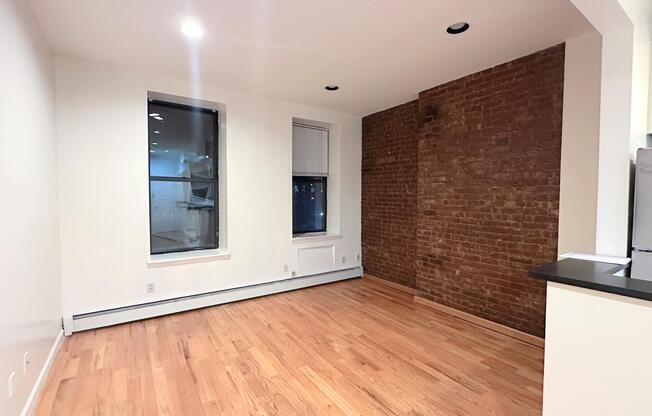 1 bed, 1 bath, $3,000, Unit 2F