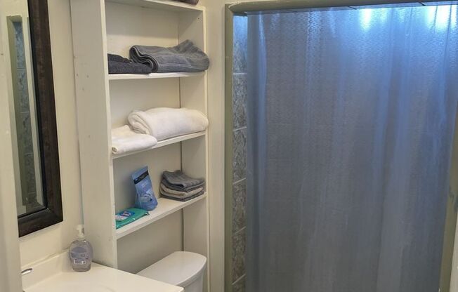 Wonderful Newly Remodeled 2 Bedroom House in Prime Alhambra Location