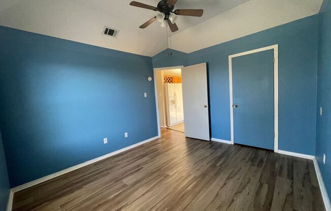 3 beds, 2 baths, $1,250